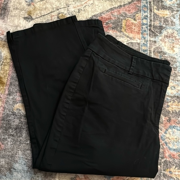 Ann Taylor Petite black cotton cropped curvy pants Sz 12P med rise - Picture 1 of 7